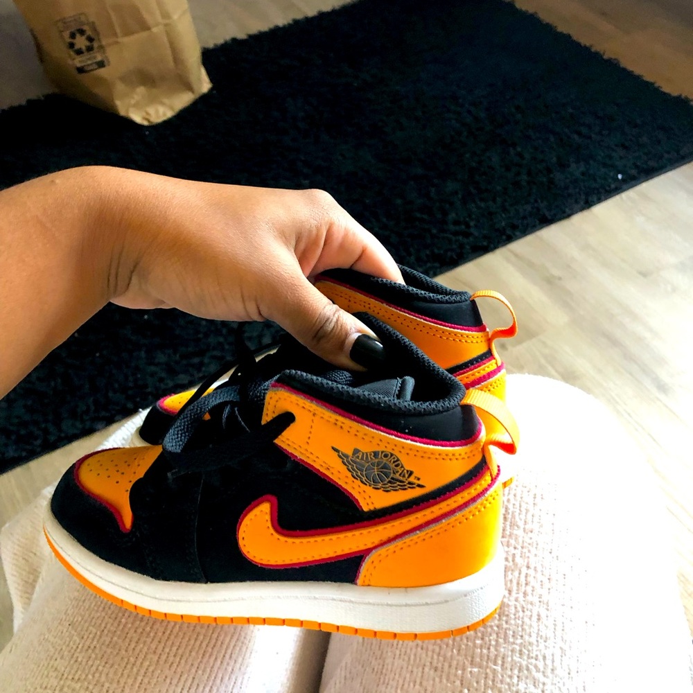 Toddler 11c Jordans 1s
